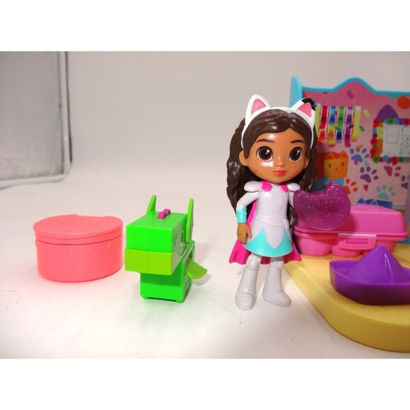 Gabby's Dollhouse, Baby Box Cat Craft-A-Riffic Room Exclusive Figure and Dragon - Picture 3 of 14
